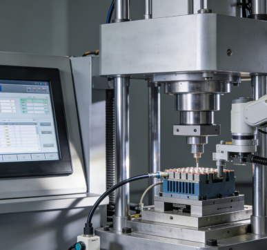 工業(yè)觸摸一體機(jī)電堆組裝壓機(jī)中的應(yīng)用